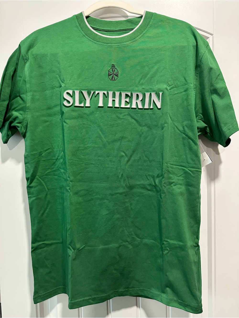 Wizarding World of Harry Potter Green Slytherin Short-Sleeve Tee. NWT Adult Med